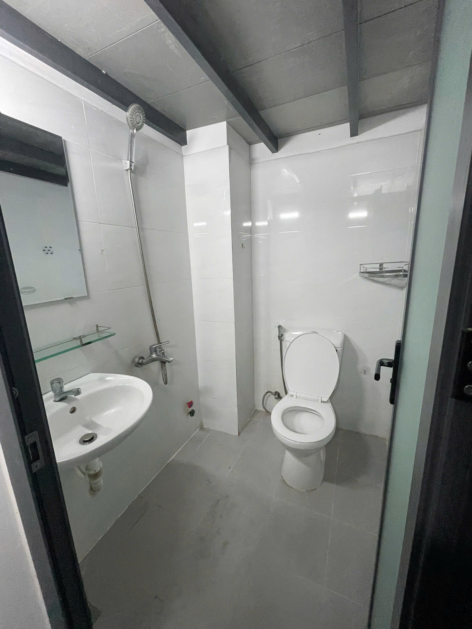 Cho thuê phòng đẹp, thoáng mát gần VLU và IUH-3
